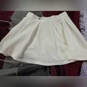 Bundle 3 for $15. Lu Fashion White Skater Mini Skirt. Size Large.